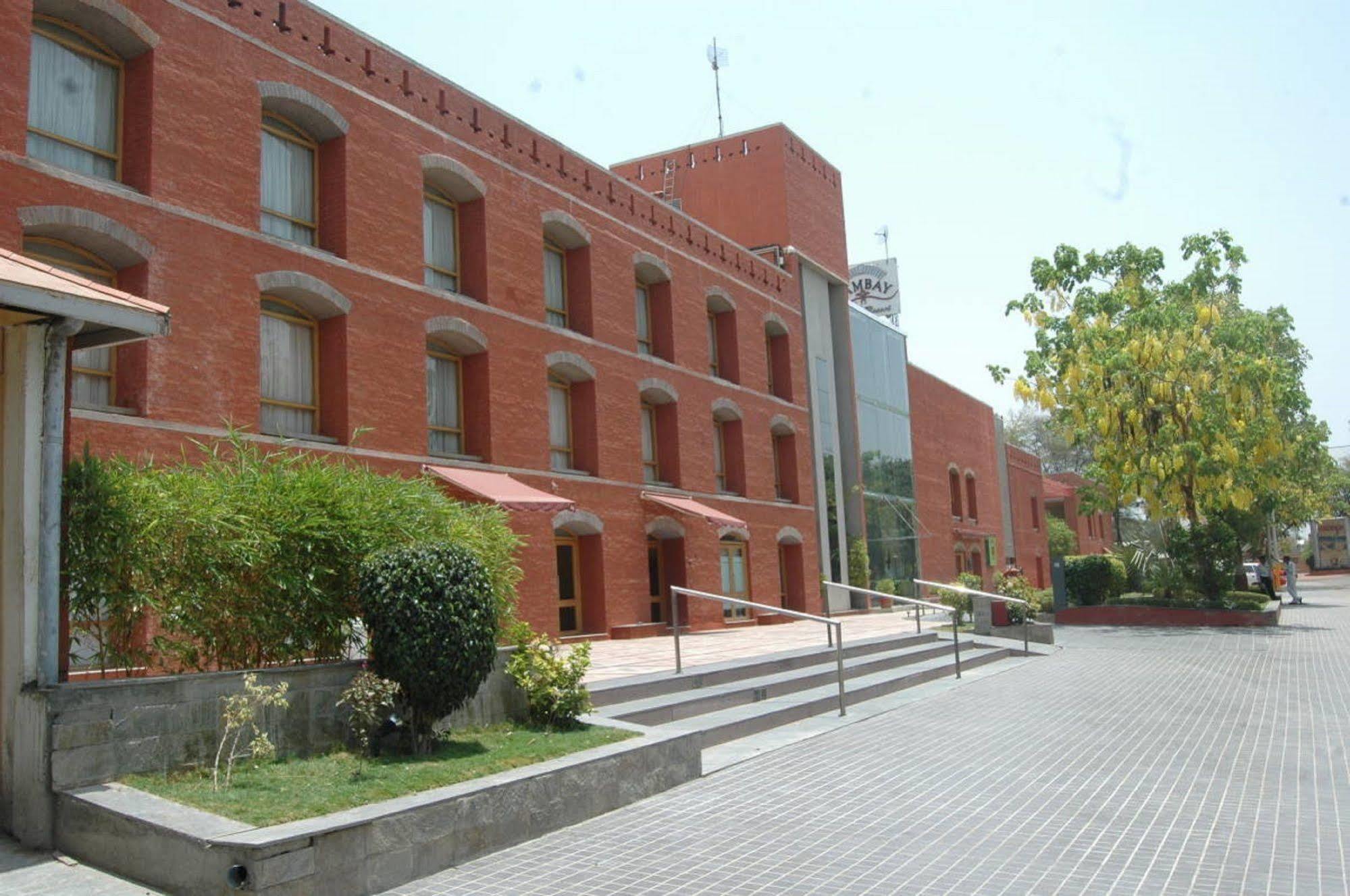 Hotel Cambay Sapphire, Gandhinagar Exterior foto