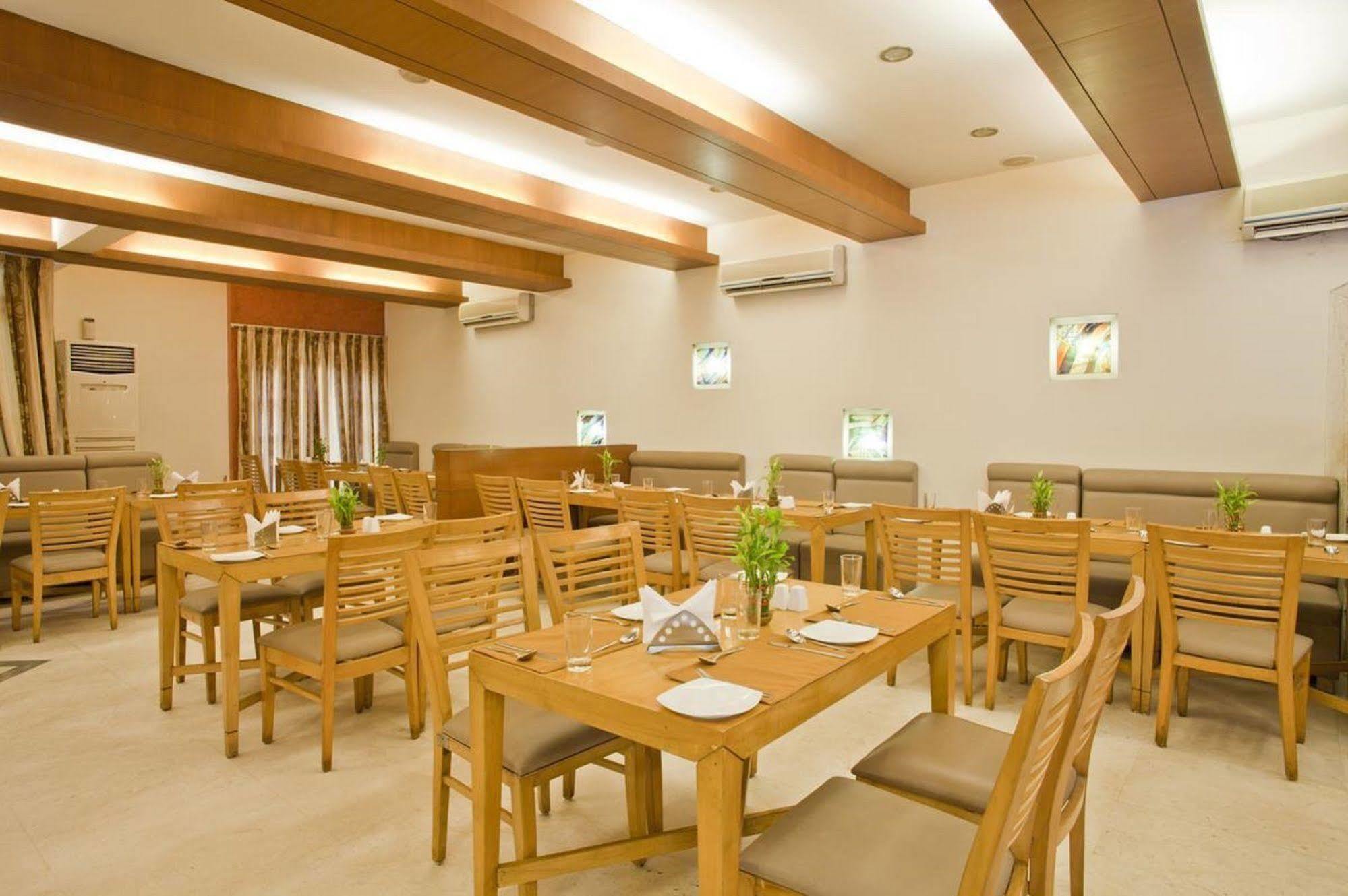 Hotel Cambay Sapphire, Gandhinagar Exterior foto